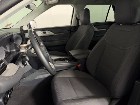 Used 2025 Ford Explorer Active RWD image 23