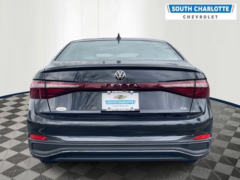 Used 2025 Volkswagen Jetta SE image 6