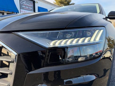 Used 2023 Audi Q8 Premium image 28