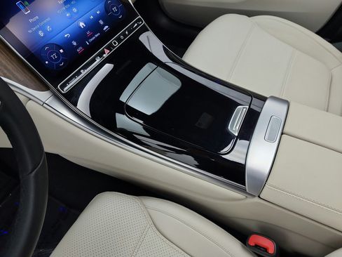 Certified 2024 Mercedes-Benz GLC 300 4MATIC image 11
