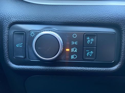 Used 2022 Ford Explorer XLT image 46