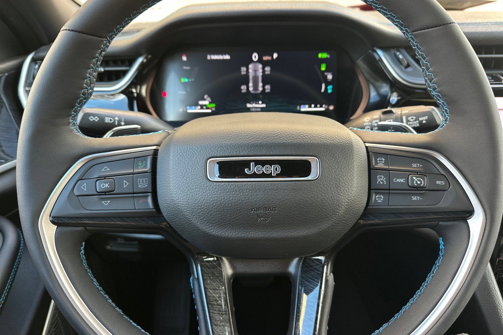 New 2023 Jeep Grand Cherokee Trailhawk w/ Advanced Protech Group II AWD/4WD image 23