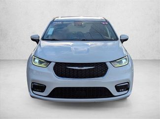 Used 2023 Chrysler Pacifica Touring-L video 2
