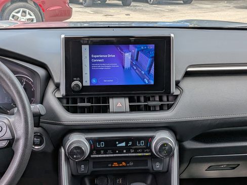 Used 2024 Toyota RAV4 XLE FWD image 20