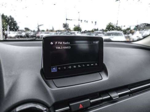Used 2019 Toyota Yaris L FWD image 12