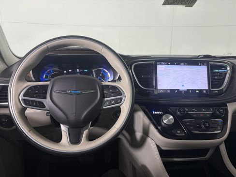 Used 2021 Chrysler Pacifica Limited w/ Premium & Safety Sphere Group image 15