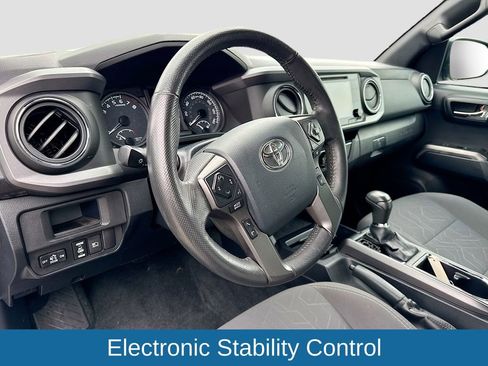 Used 2018 Toyota Tacoma TRD Sport w/ Technology Package RWD image 10