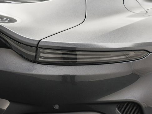 Used 2025 Aston Martin V8 Vantage Coupe image 23