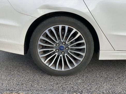 Used 2017 Ford Fusion SE w/ Fusion SE Technology Package image 9