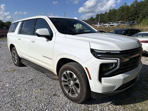 Used 2025 Chevrolet Suburban LT w/ Comfort Package RWD image 7