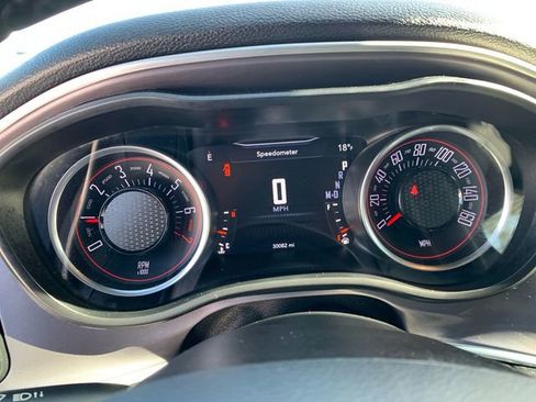 Used 2019 Dodge Challenger SXT image 18