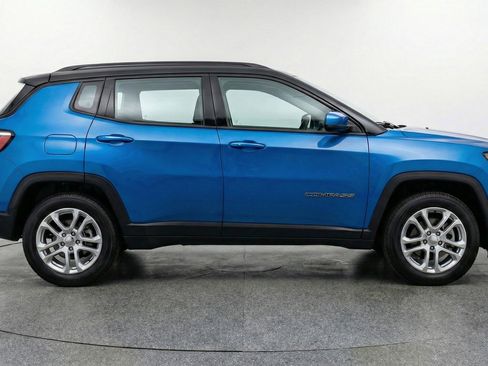 Used 2025 Jeep Compass Limited AWD/4WD image 8