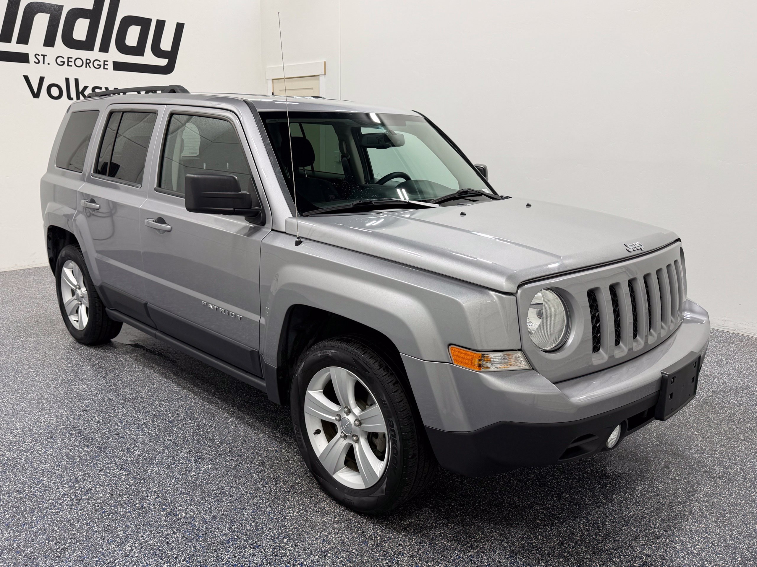 Used 2015 Jeep Patriot Latitude FWD image 9