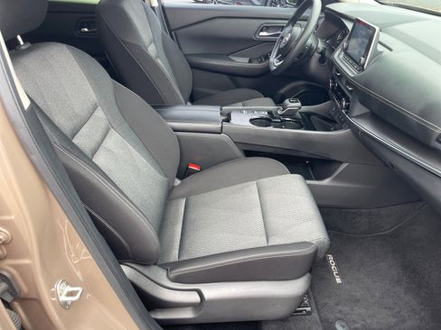 Used 2024 Nissan Rogue SV FWD image 19