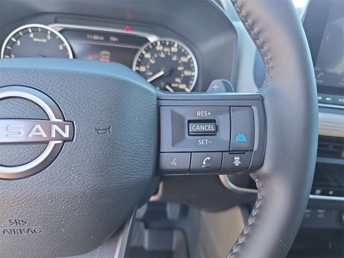 Used 2025 Nissan Rogue SV image 18