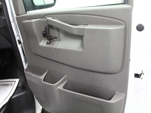 Used 2020 Chevrolet Express 2500 RWD image 20
