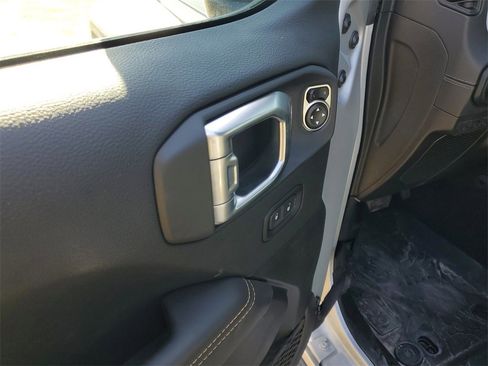 Used 2024 Jeep Wrangler Sahara image 11