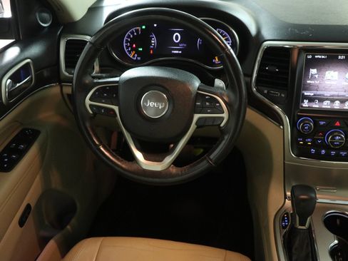 Used 2017 Jeep Grand Cherokee Limited image 16