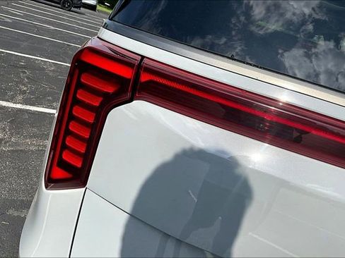 Certified 2025 Kia Carnival SX Prestige FWD image 23