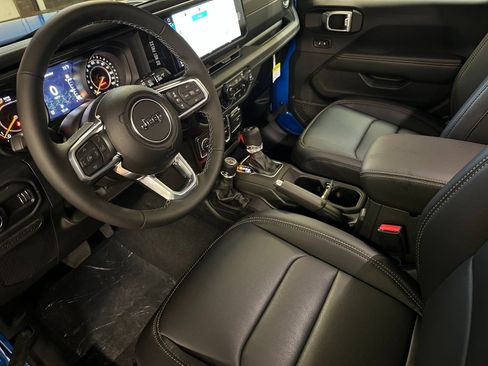 New 2026 Jeep Wrangler Unlimited Sahara AWD/4WD image 9