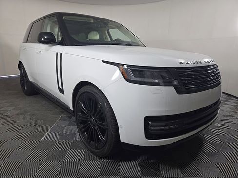 Used 2024 Land Rover Range Rover SE AWD/4WD image 4