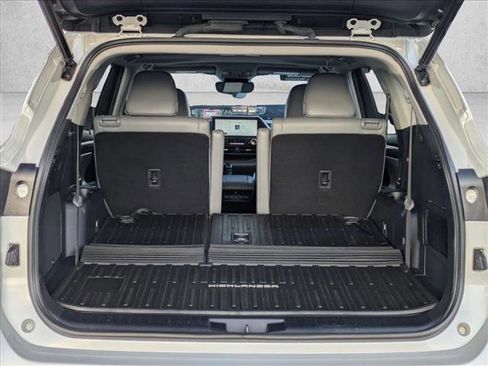 Used 2023 Toyota Highlander Limited image 6