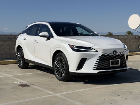 New 2026 Lexus RX 450h AWD image 2