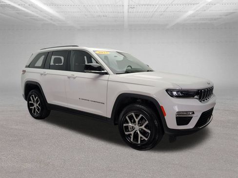 Used 2023 Jeep Grand Cherokee Limited AWD/4WD image 10