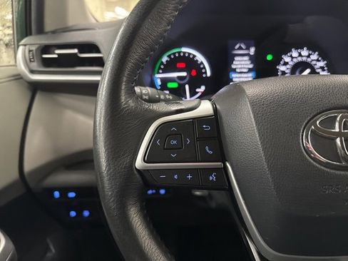 Used 2024 Toyota Sienna XLE image 28