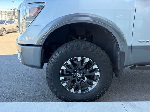 Used 2018 Nissan Titan PRO-4X w/ Pro-4x Convenience Package AWD/4WD image 4