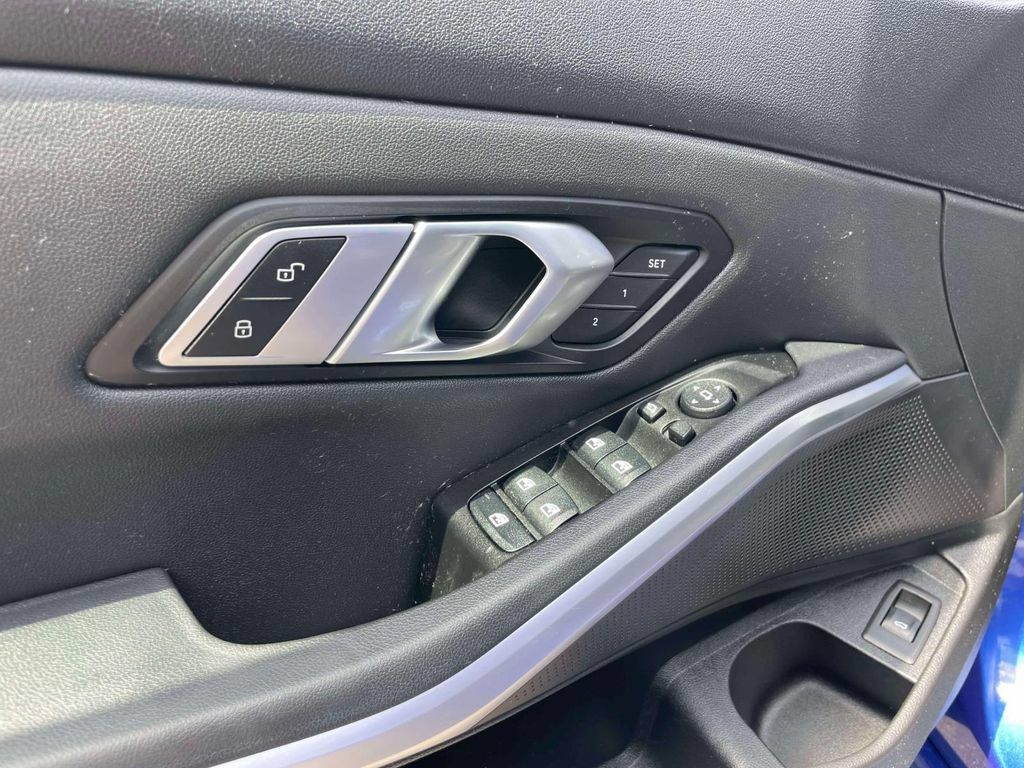Used 2019 BMW 330i xDrive Sedan w/ M Sport Package AWD/4WD image 17