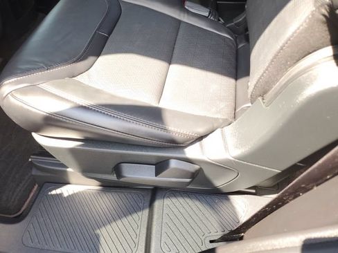 Used 2020 Ford Explorer Platinum w/ Premium Technology Package AWD/4WD image 15