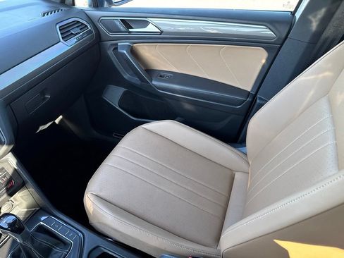 Certified 2023 Volkswagen Tiguan SE R-Line FWD image 22