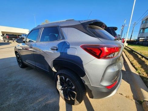 Used 2021 Chevrolet TrailBlazer LT w/ Convenience Package image 3