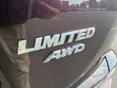 Used 2018 Toyota RAV4 Limited AWD/4WD image 9