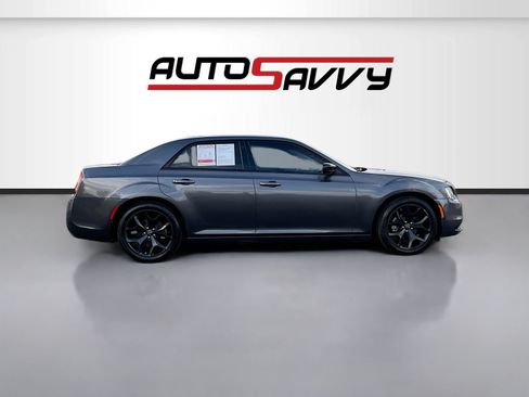Used 2022 Chrysler 300 Touring w/ Sport Appearance Package RWD image 8