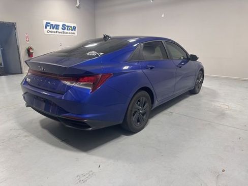 Used 2023 Hyundai Elantra SEL w/ Preferred Accessory Package image 5
