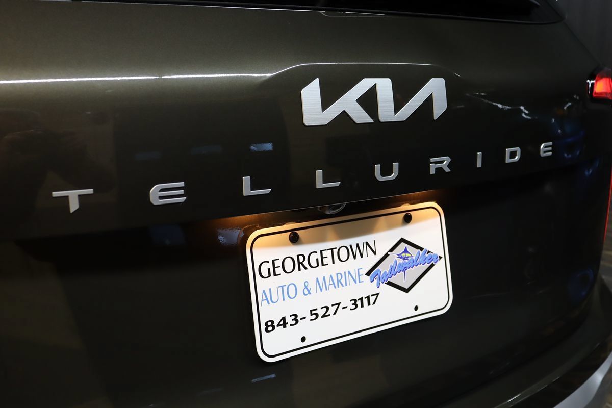 Used 2024 Kia Telluride EX w/ EX Captain's Chair Package FWD image 18