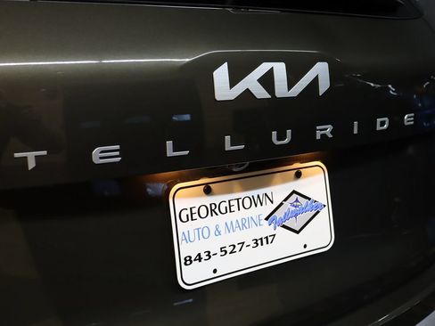 Used 2024 Kia Telluride EX w/ EX Captain's Chair Package FWD image 18