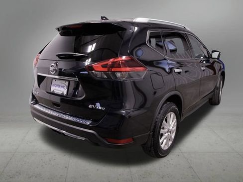 Used 2018 Nissan Rogue SV w/ Premium Package image 5
