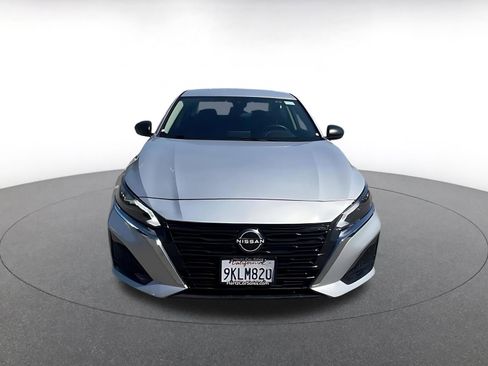 Used 2024 Nissan Altima 2.5 SV image 3