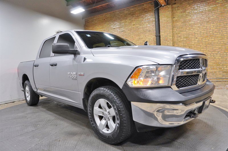 Used 2021 RAM 1500 4x4 Crew Cab Classic w/ Chrome Appearance Group image 8
