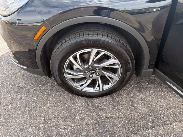 Certified 2025 Lincoln Corsair FWD image 28
