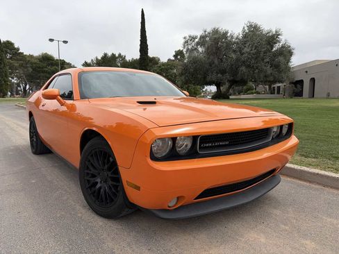 Used 2012 Dodge Challenger SXT RWD image 8