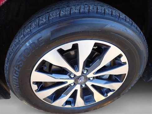 Used 2017 Subaru Outback 3.6R Limited image 2