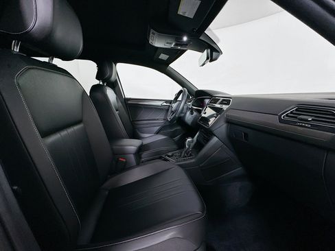 Used 2022 Volkswagen Tiguan SE R-Line image 32