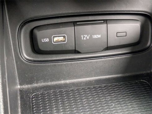 Certified 2022 Hyundai Venue SE image 26