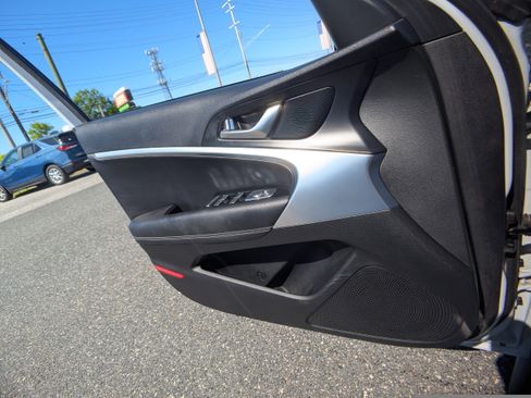 Used 2023 Genesis G70 2.0T AWD/4WD image 24