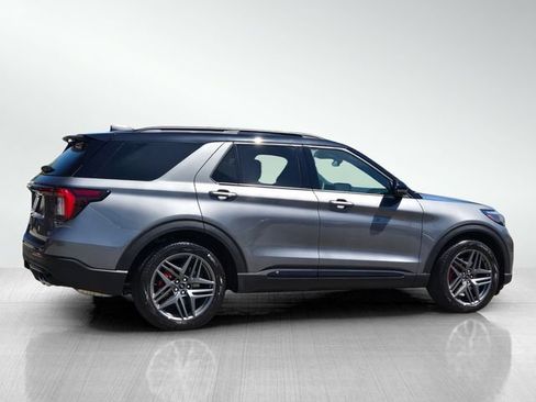 Used 2025 Ford Explorer ST AWD/4WD image 3