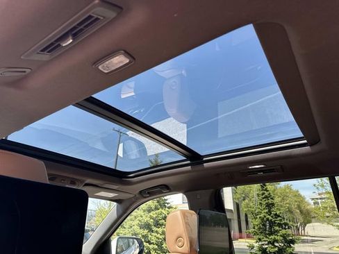 Used 2021 Cadillac Escalade Premium Luxury w/ LPO, Illumination Package AWD/4WD image 13